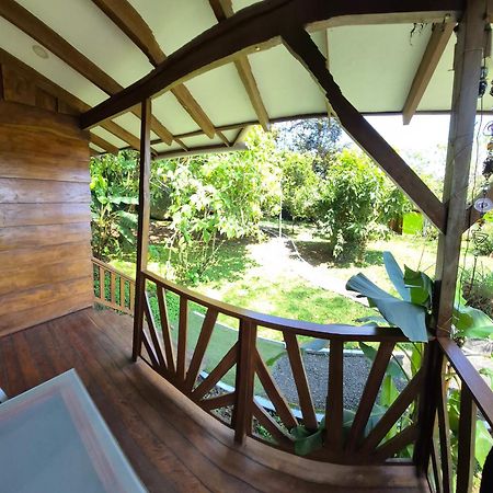 Guápiles Centro Ananda Bed & Breakfast エクステリア 写真