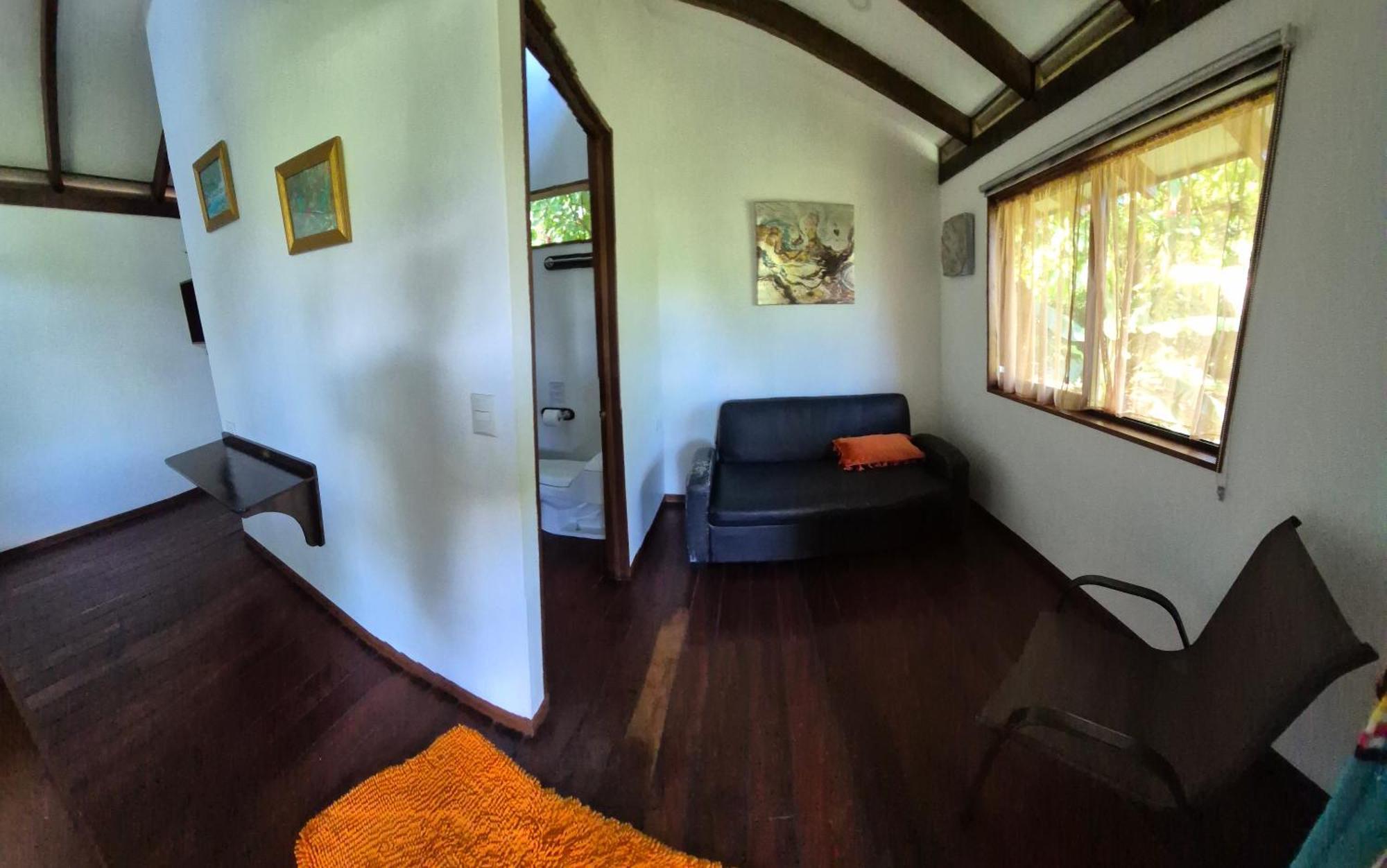 Guápiles Centro Ananda Bed & Breakfast エクステリア 写真