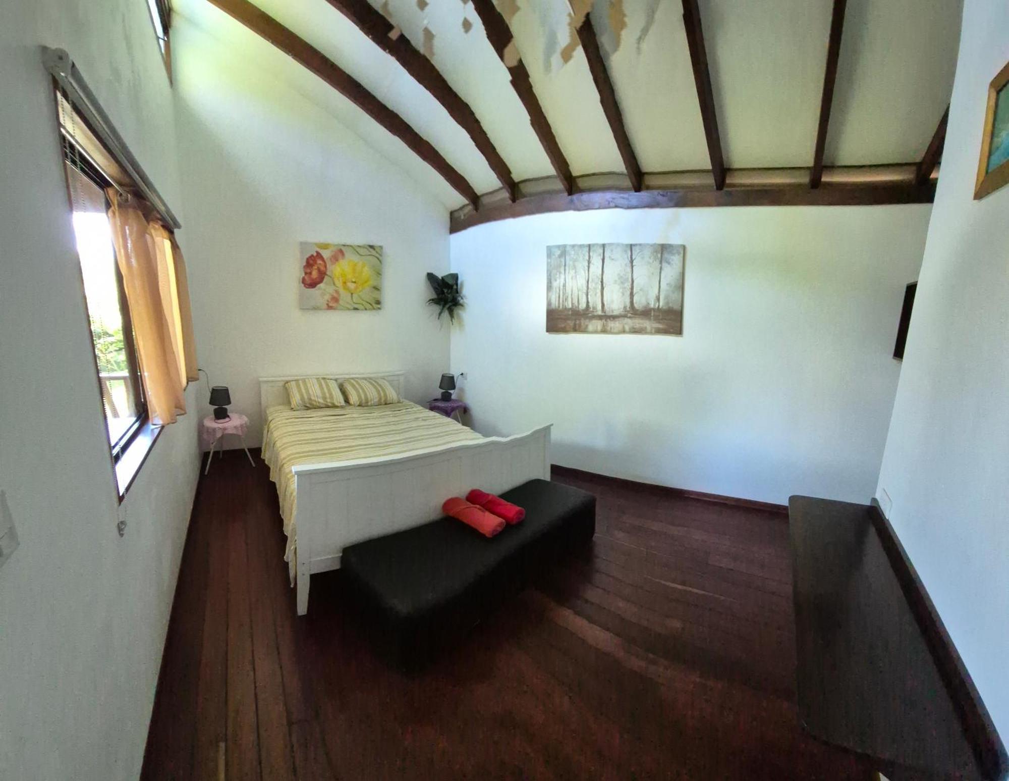 Guápiles Centro Ananda Bed & Breakfast エクステリア 写真