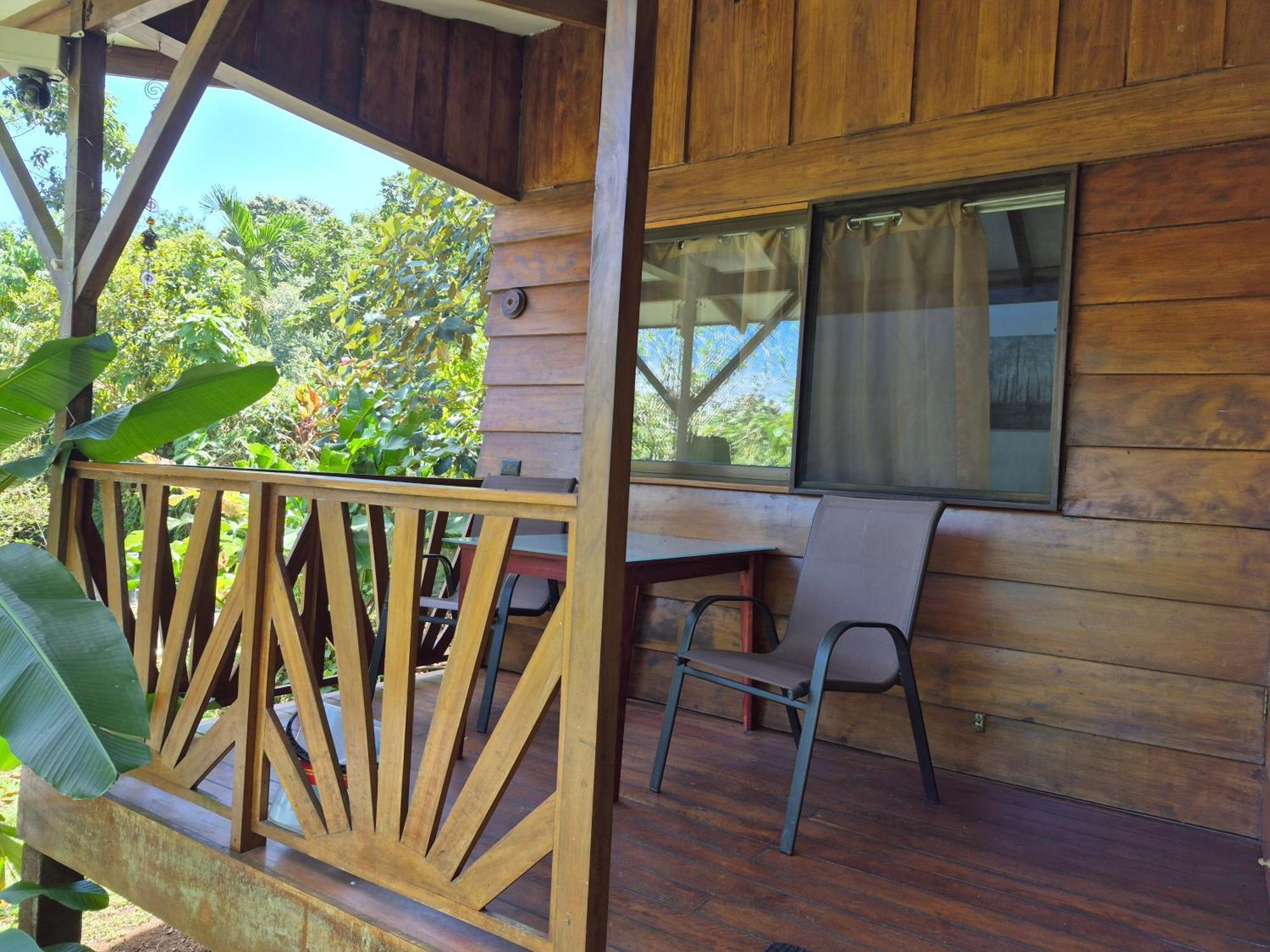 Guápiles Centro Ananda Bed & Breakfast エクステリア 写真